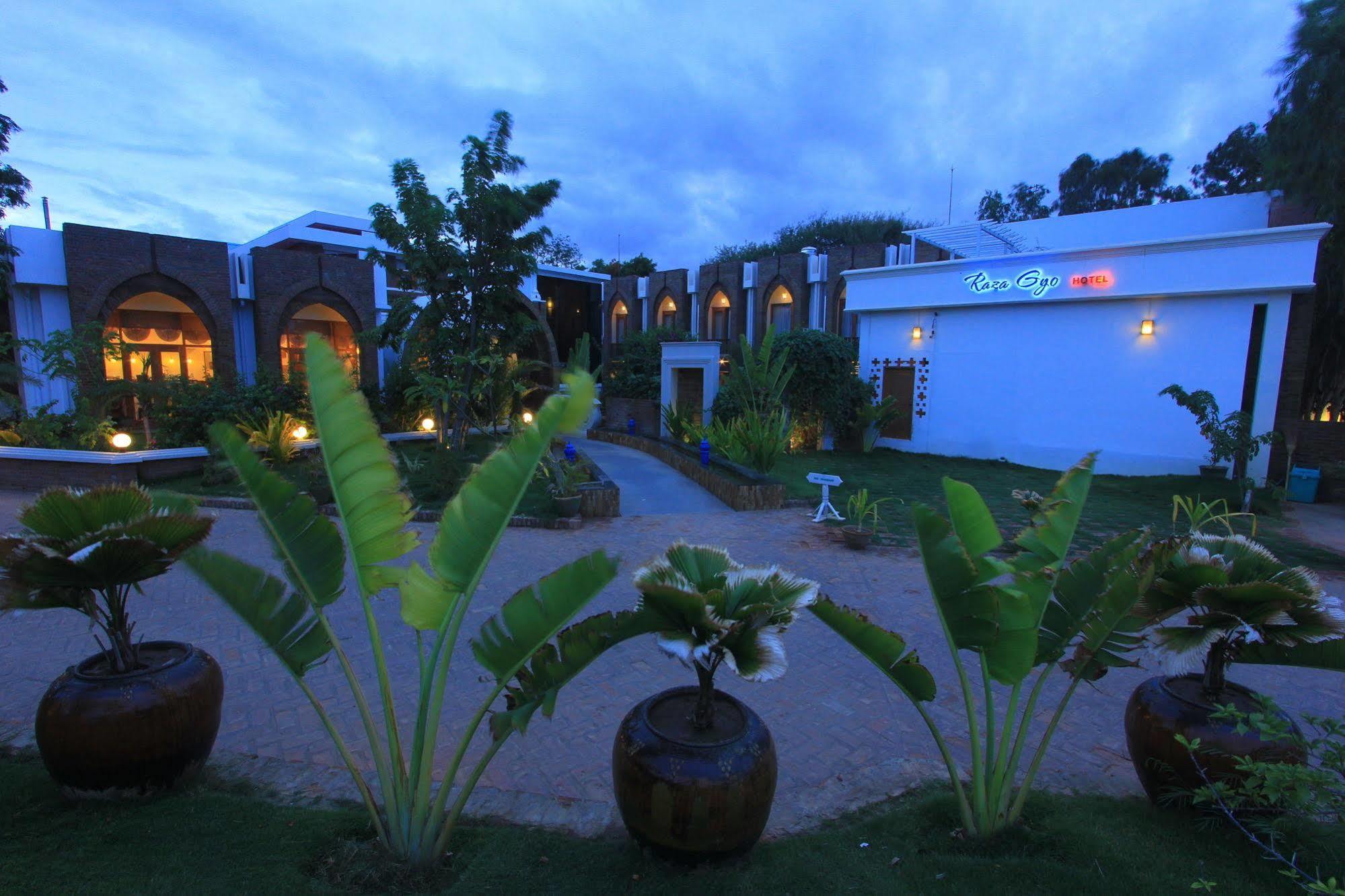 Raza Gyo Hotel Баган Экстерьер фото