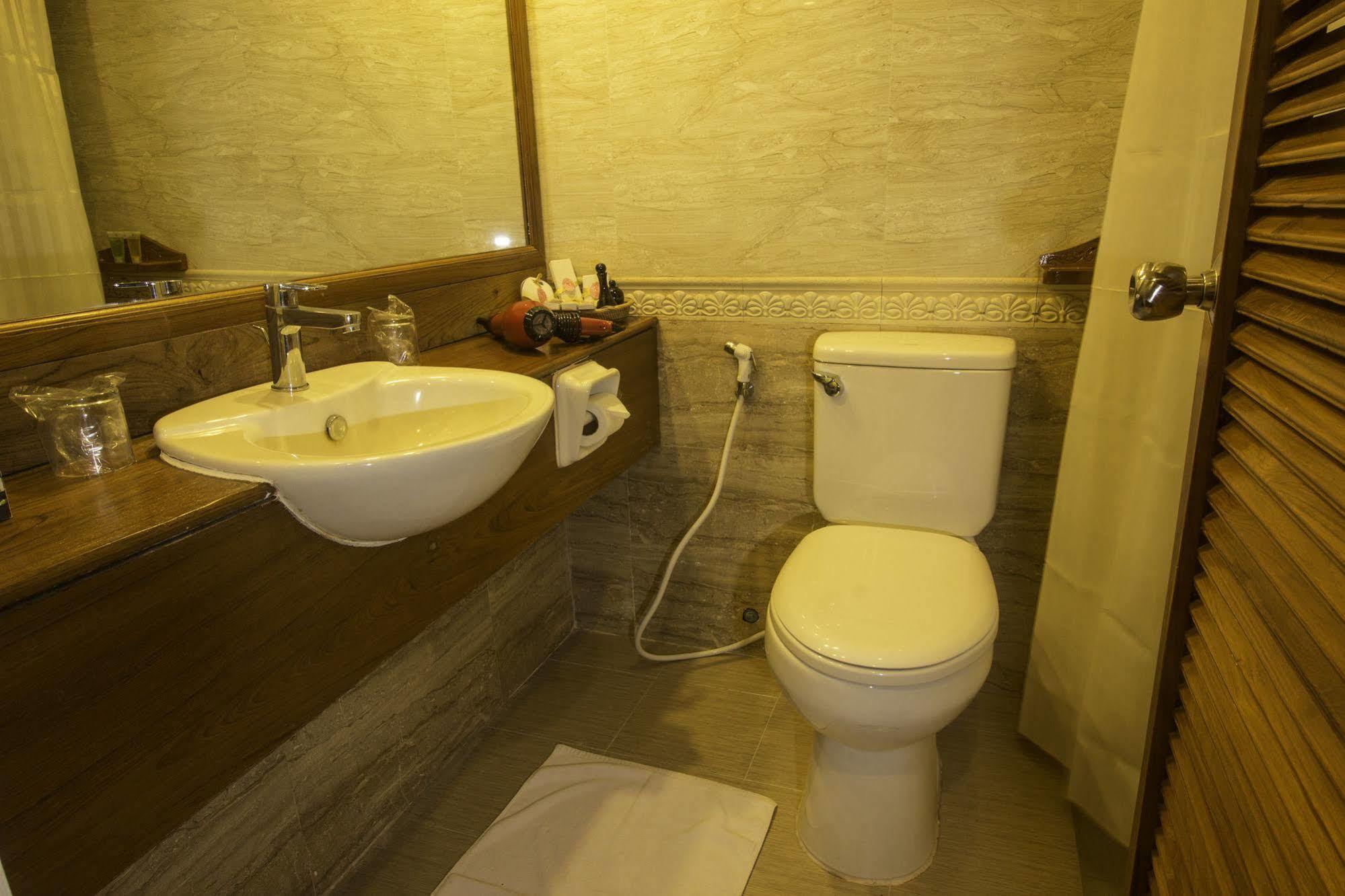 Raza Gyo Hotel Баган Экстерьер фото