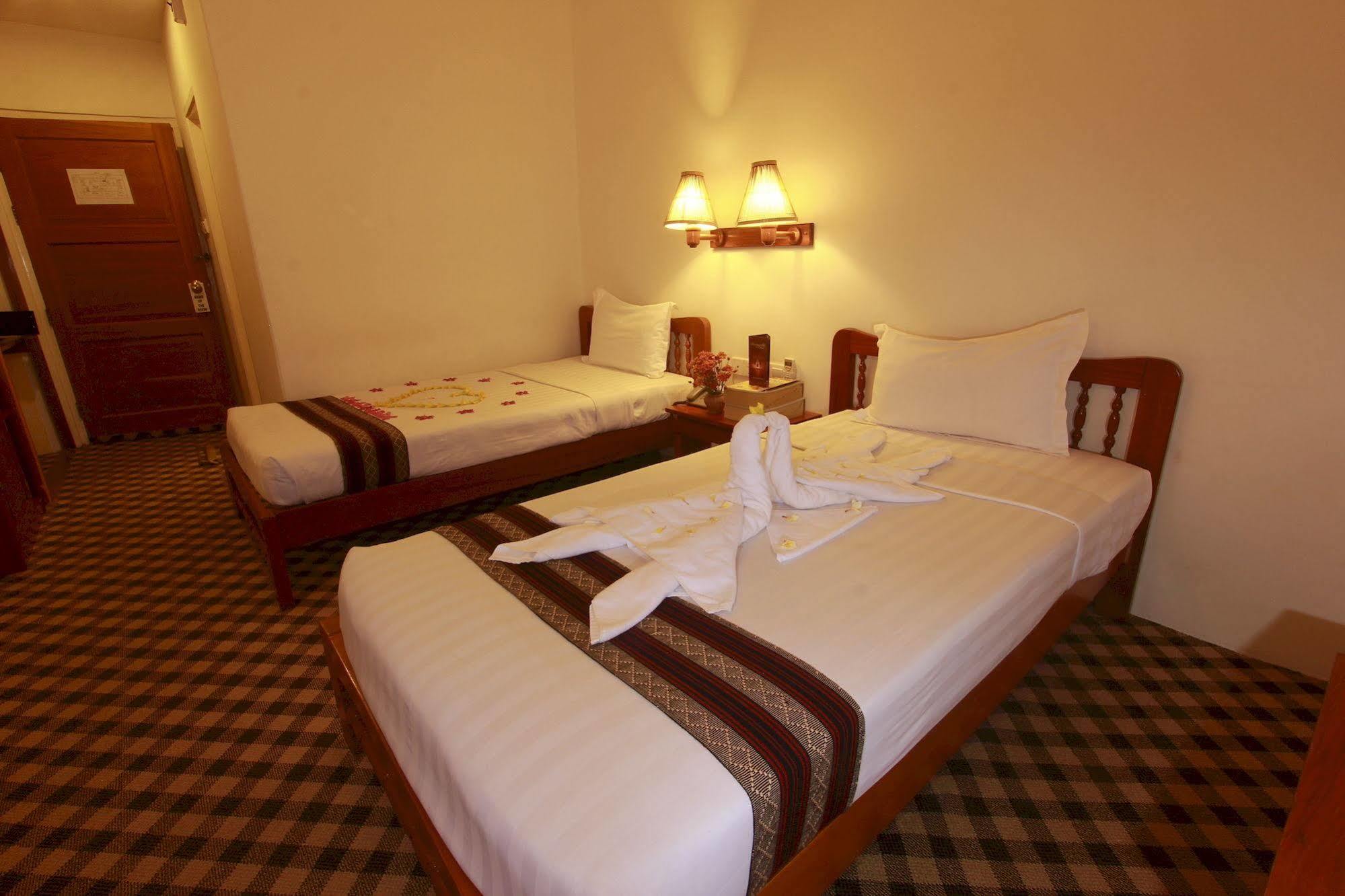 Raza Gyo Hotel Баган Экстерьер фото